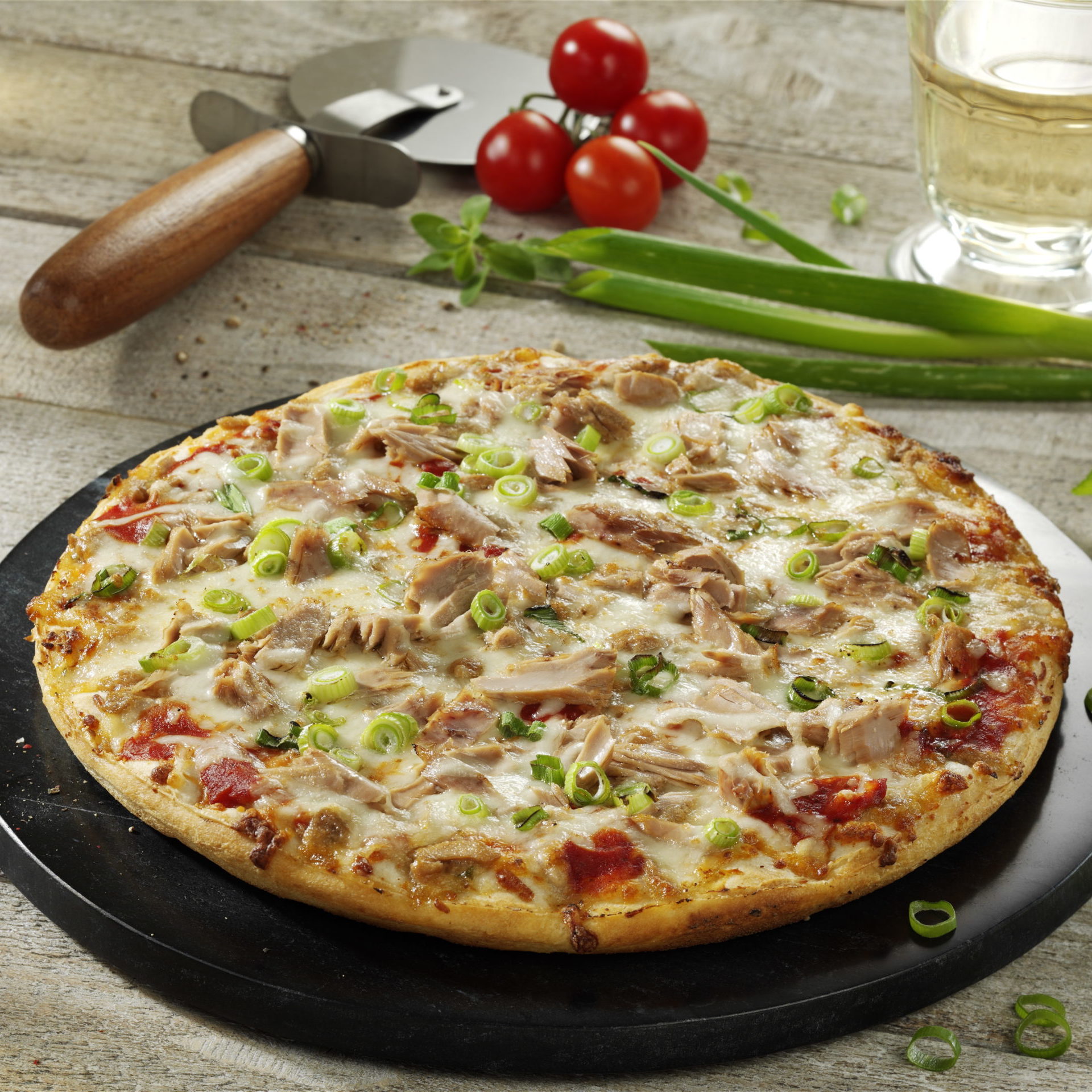 Schnell & Lecker Thunfisch Pizza Mit Fertigteig in 30 Minuten Schnell & Lecker Thunfisch Pizza Mit Fertigteig in 30 Minuten